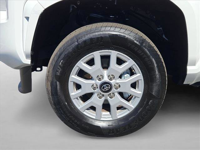 Used 2025 Toyota Tacoma SR5 AWD/4WD image 28