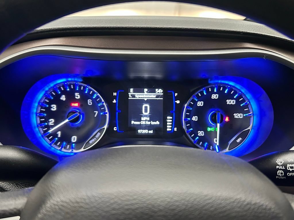 Certified 2021 Chrysler Voyager Lxi FWD image 21