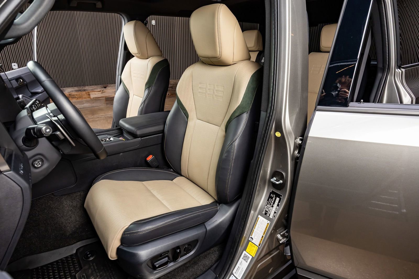 Used 2025 Lexus GX 550 image 30