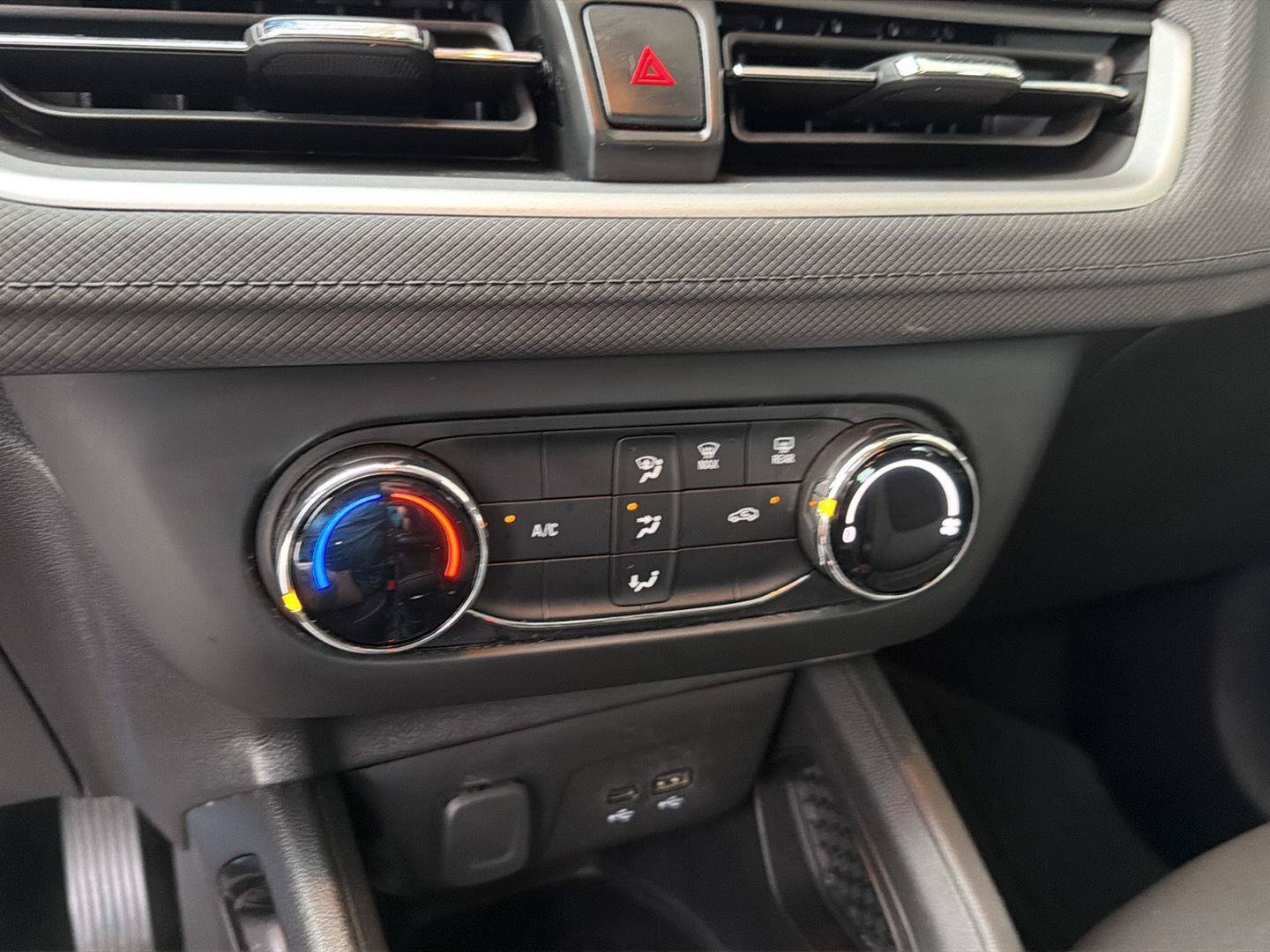 Used 2024 Chevrolet TrailBlazer LS FWD image 25