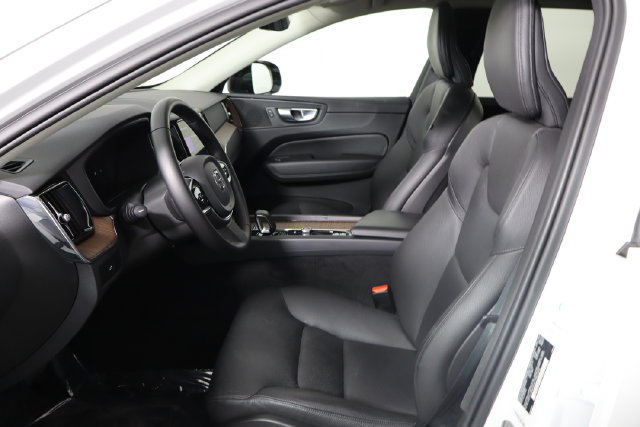 Used 2024 Volvo XC60 B5 Plus AWD/4WD image 12