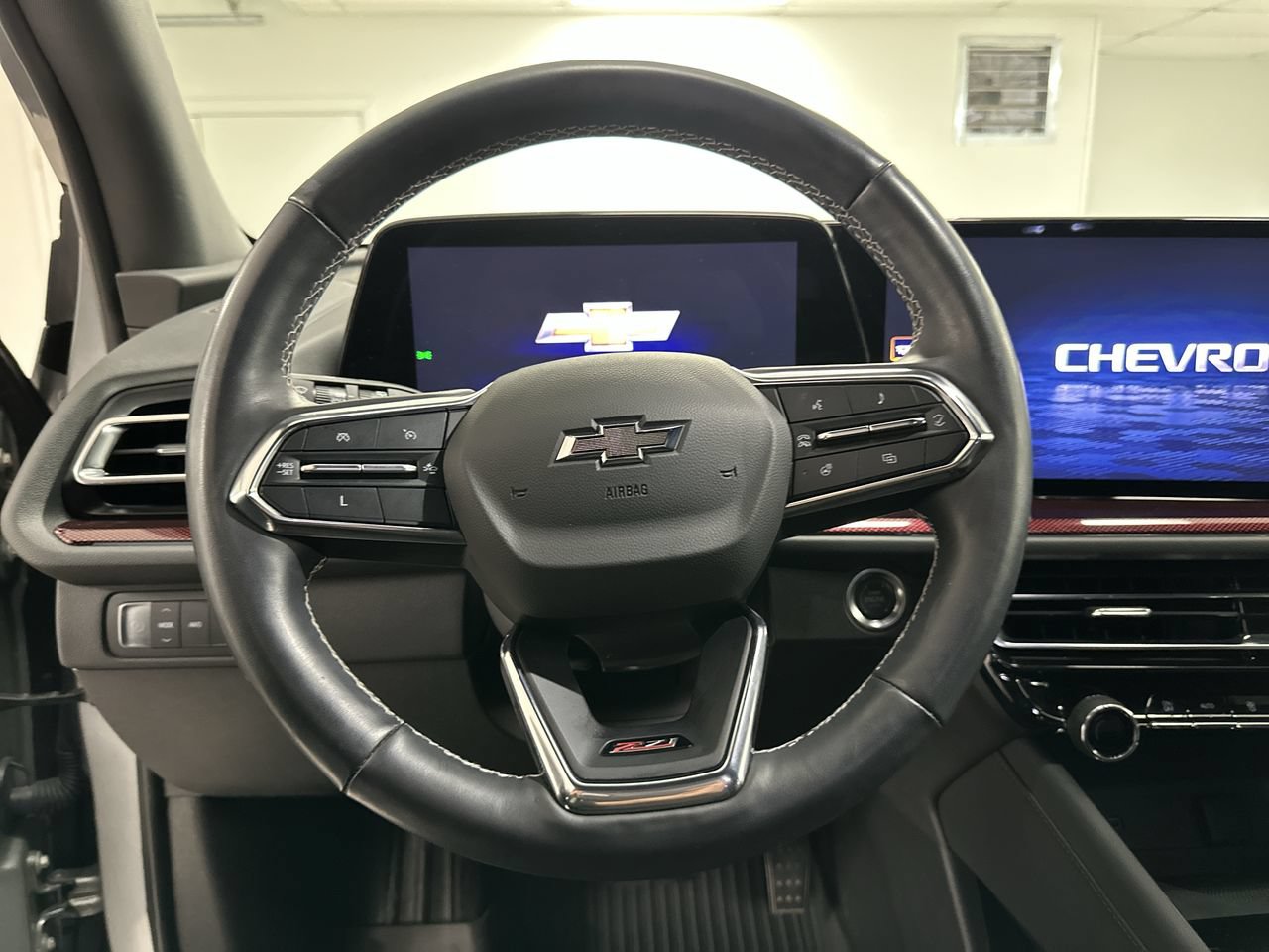 Used 2024 Chevrolet Traverse Z71 AWD/4WD image 13