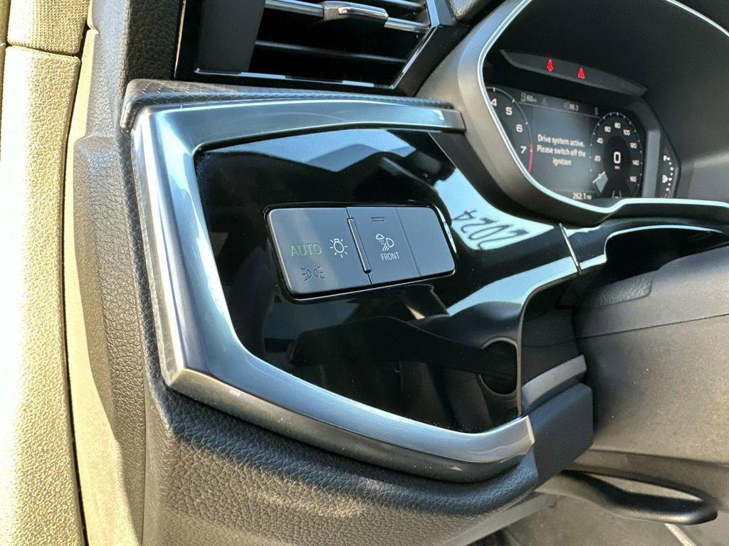 Used 2024 Audi Q3 2.0T Premium Plus w/ Premium Plus Package image 15