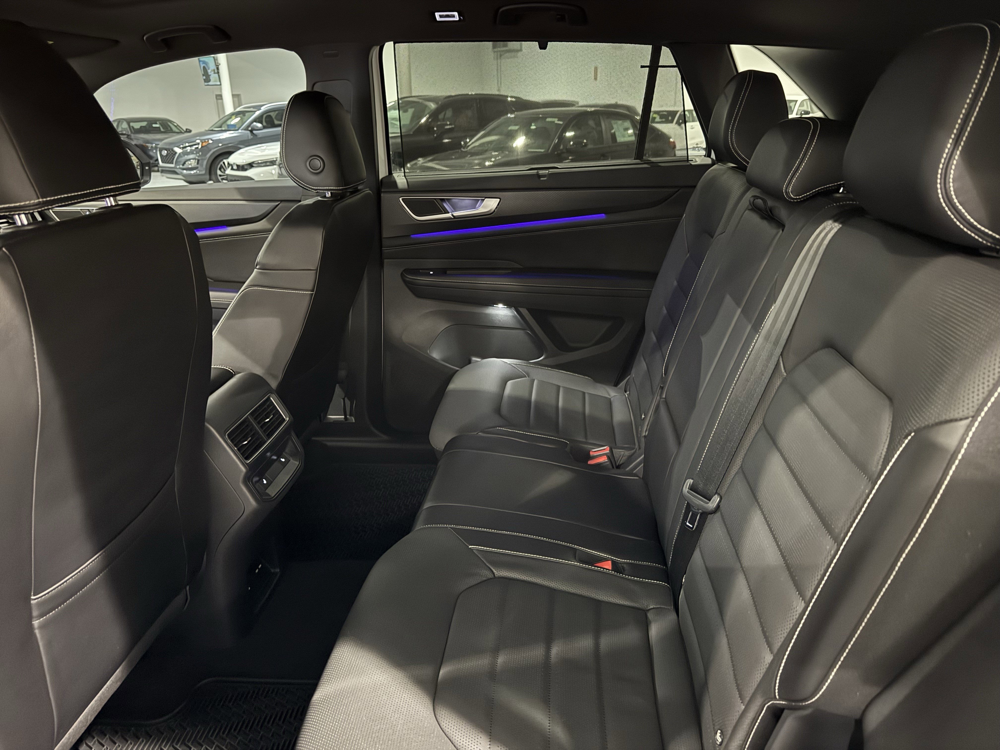 Used 2024 Volkswagen Atlas Cross Sport SEL R-Line image 33