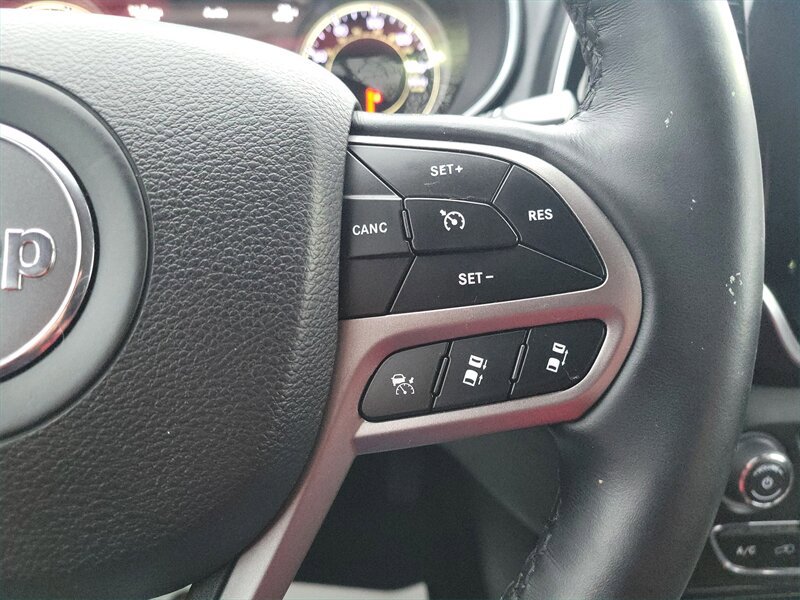 Used 2019 Jeep Cherokee Overland w/ Technology Group image 26