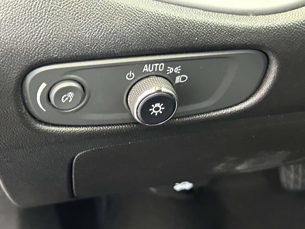 Used 2024 Chevrolet Malibu LT FWD image 18