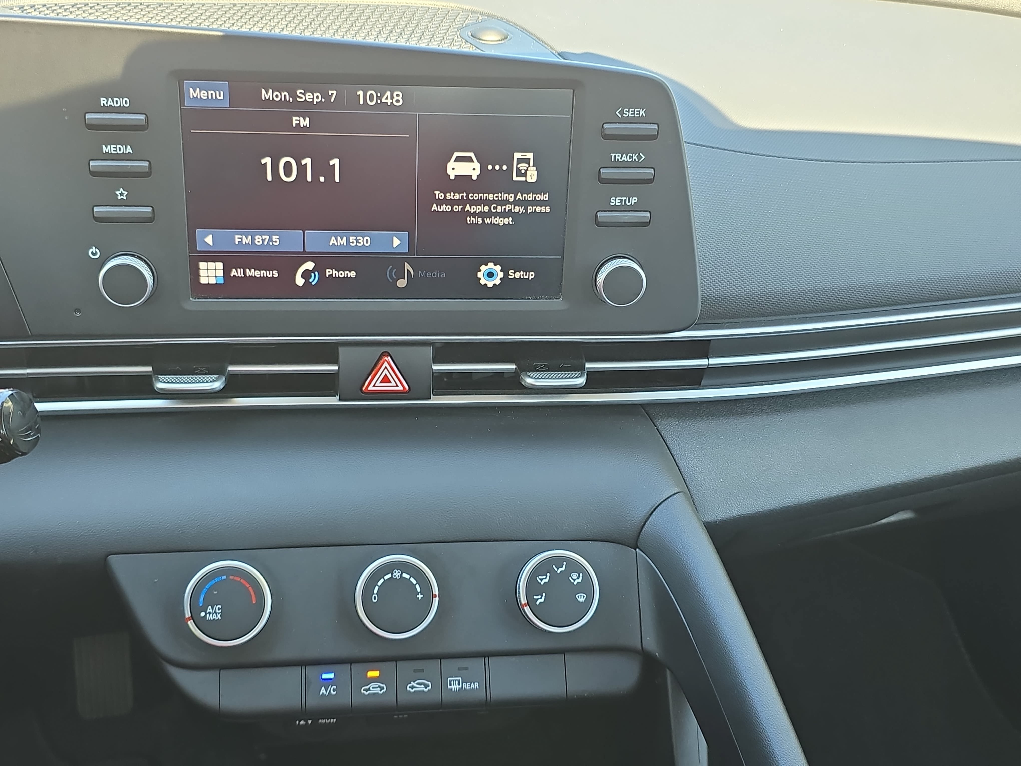 Used 2023 Hyundai Elantra SE FWD image 19