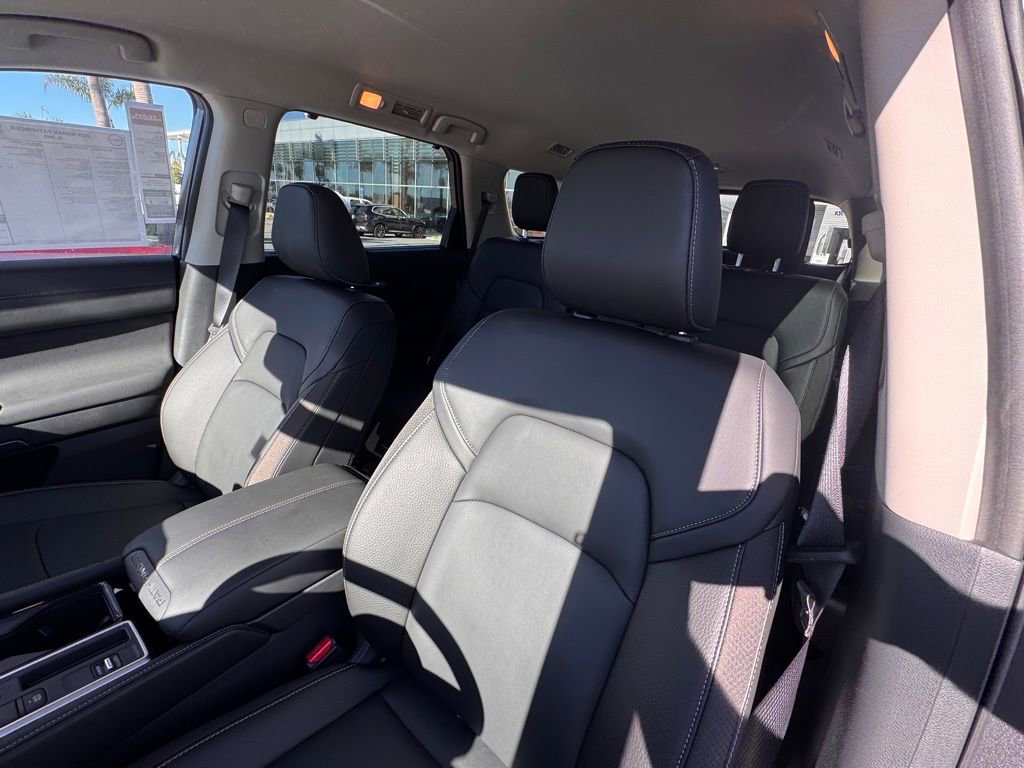 New 2025 Nissan Pathfinder SL image 10