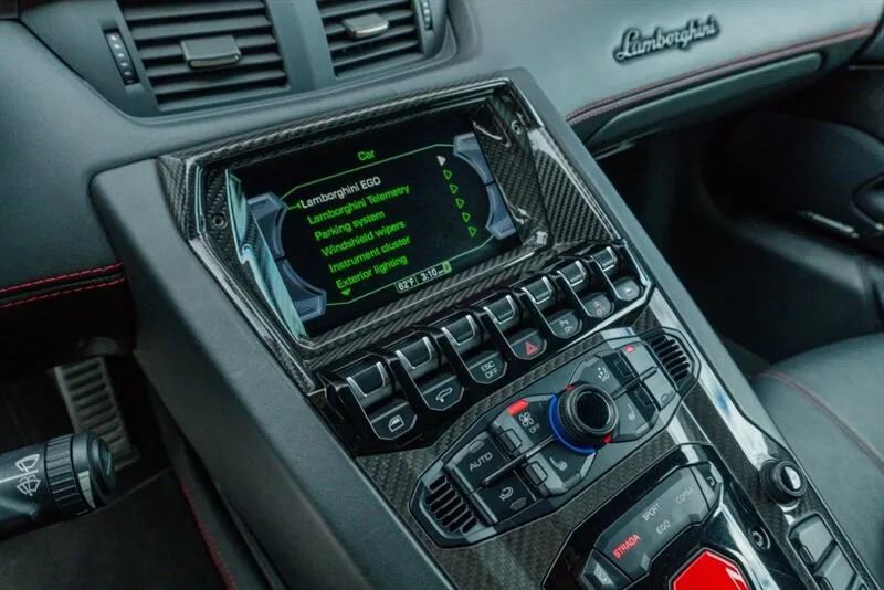 Used 2017 Lamborghini Aventador S image 13