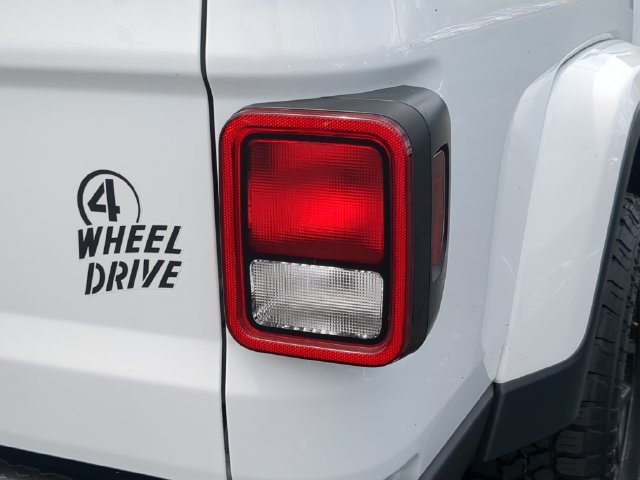 Used 2022 Jeep Gladiator Sport AWD/4WD image 11