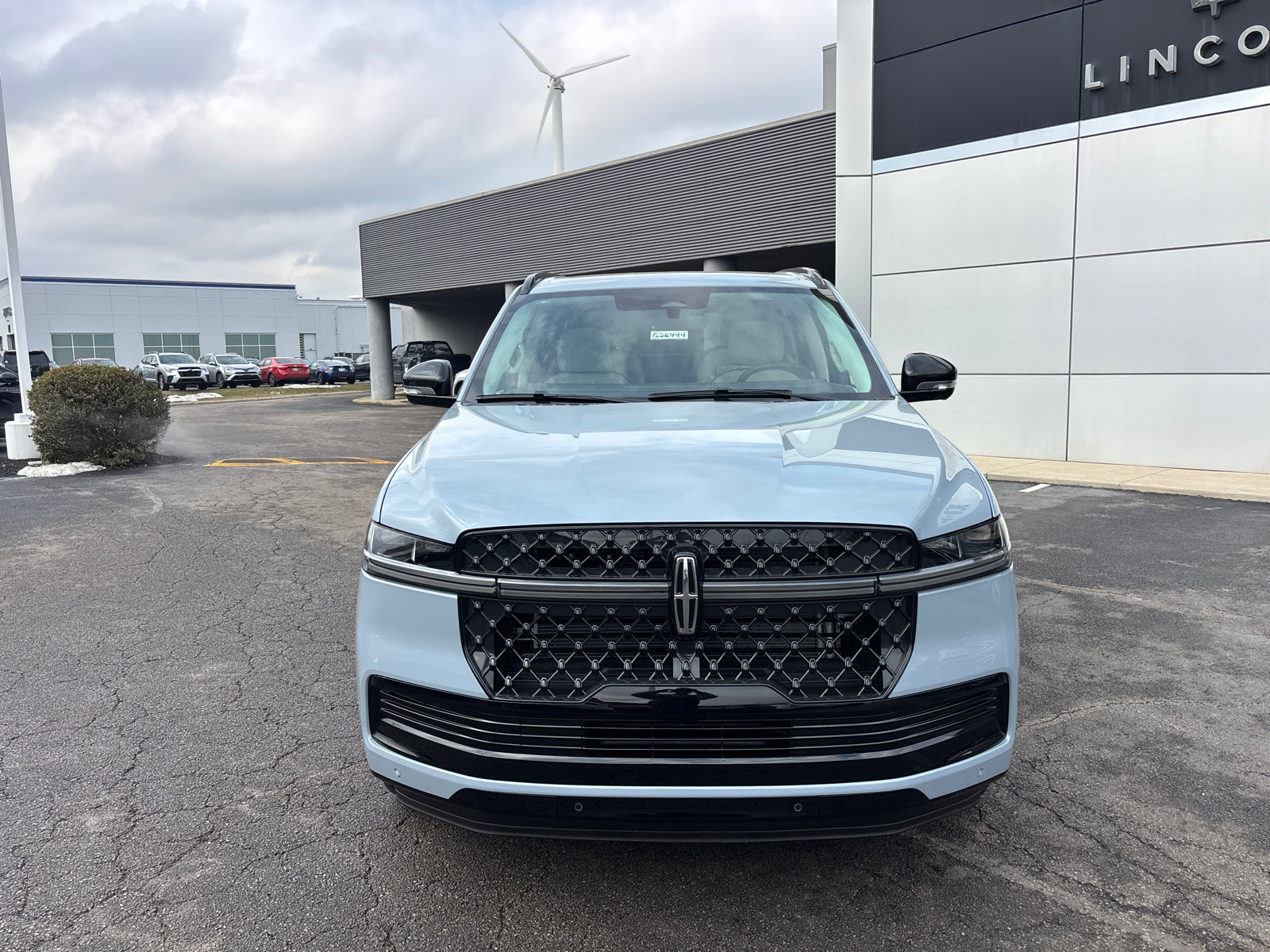 New 2026 Lincoln Navigator Reserve w/ Jet Appearance Package AWD/4WD image 2