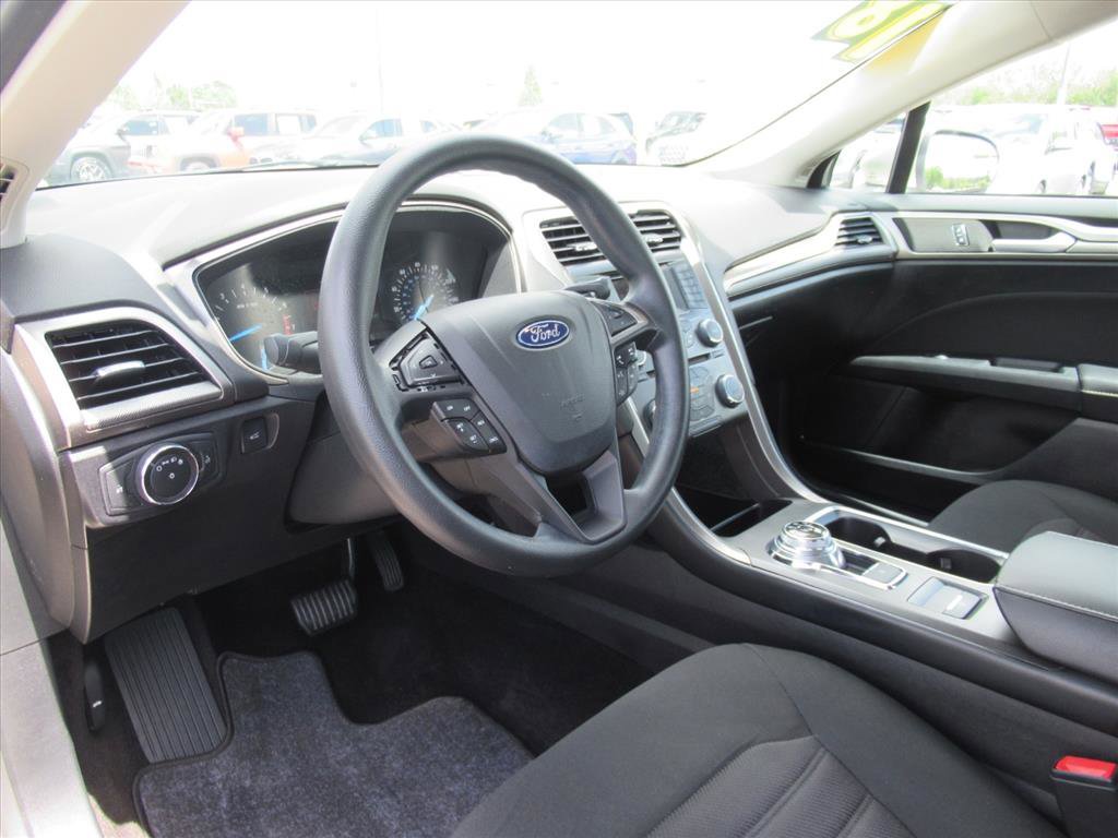 Used 2018 Ford Fusion SE image 14
