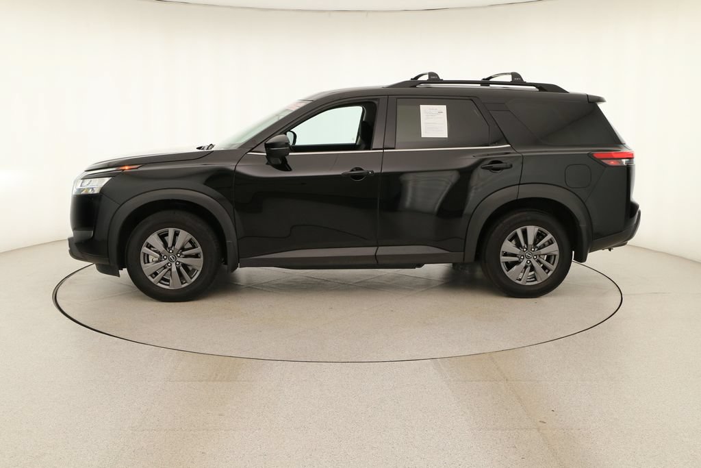 Used 2022 Nissan Pathfinder SV AWD/4WD image 2