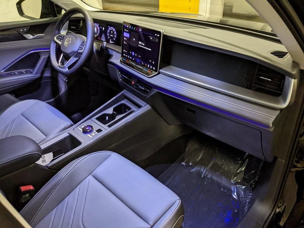 New 2026 Volkswagen Tiguan SE FWD image 21