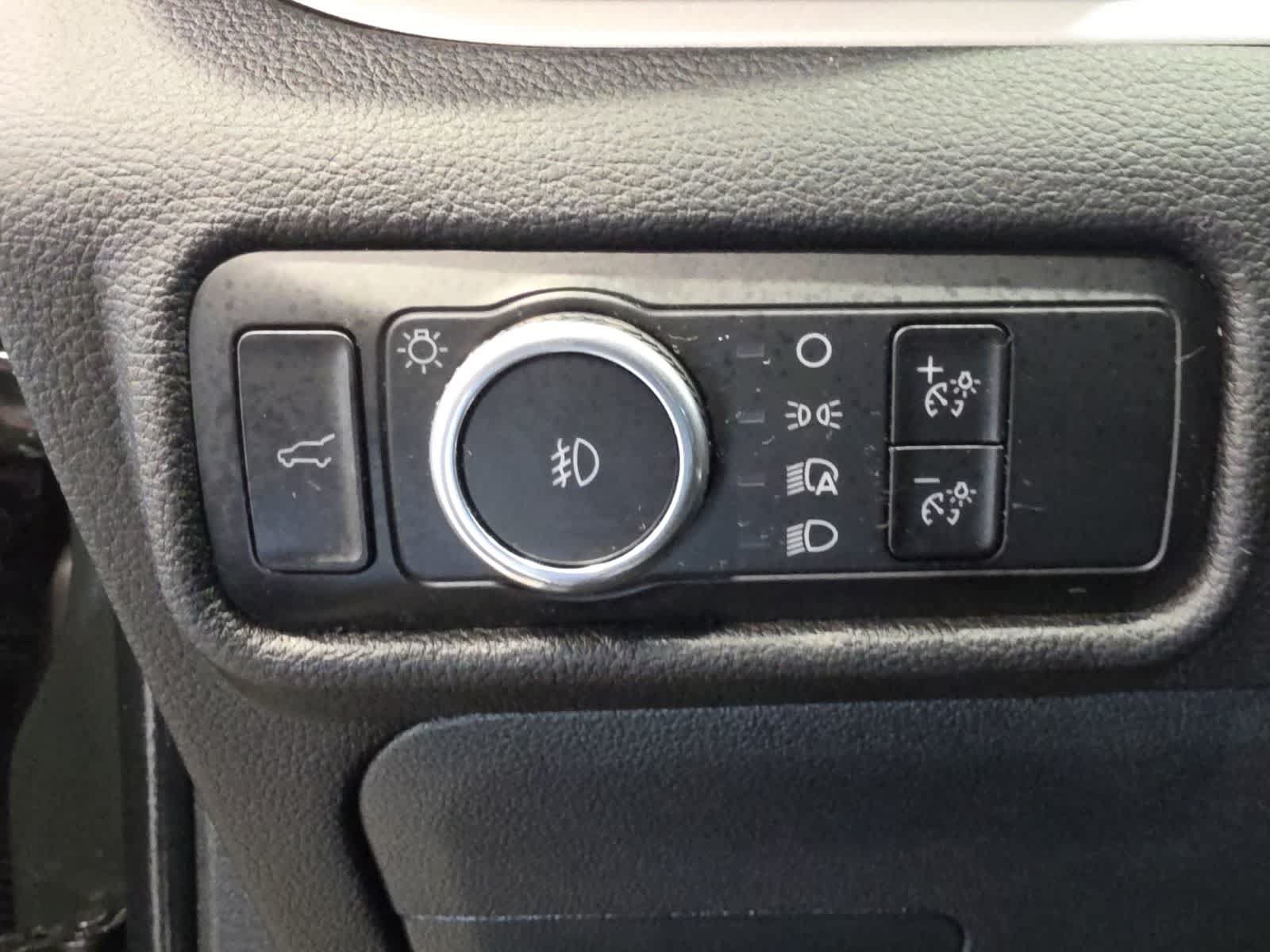 Used 2023 Ford Explorer XLT w/ Equipment Group 202A AWD/4WD image 21
