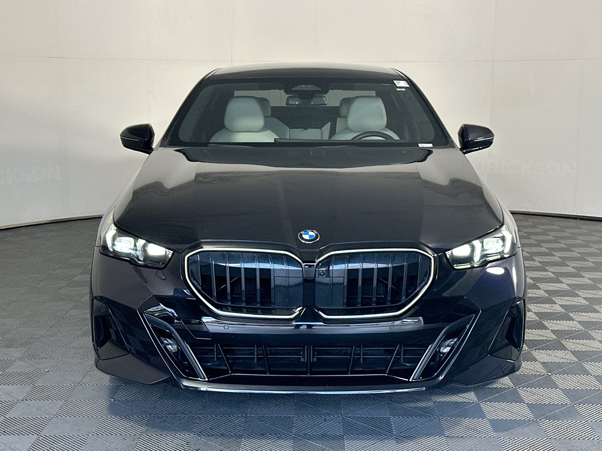 Used 2025 BMW 530i w/ M Sport Package RWD image 8