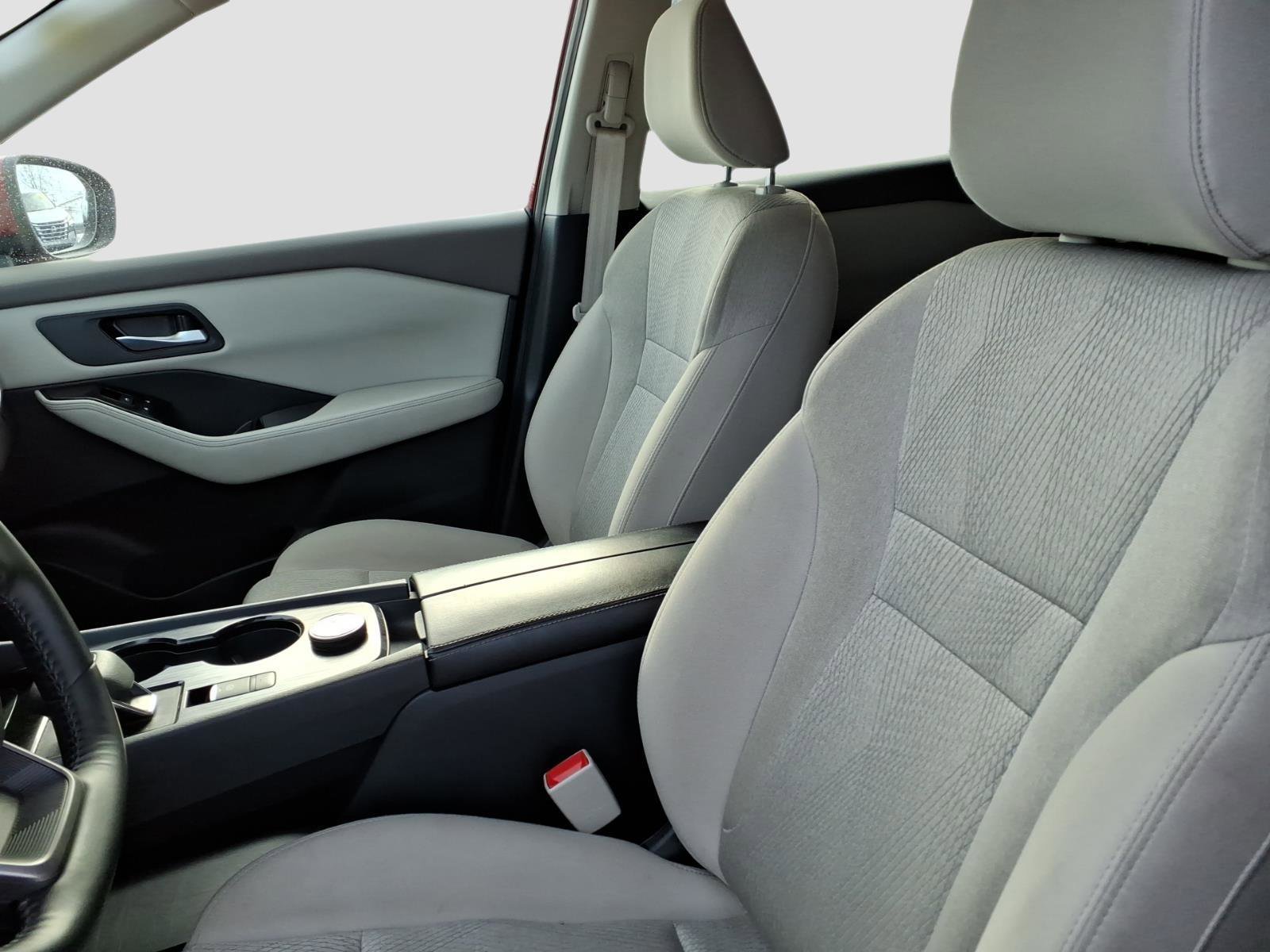 Certified 2025 Nissan Rogue SV image 11