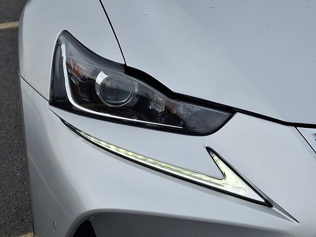 Used 2017 Lexus IS 200t w/ Premium Package RWD image 9