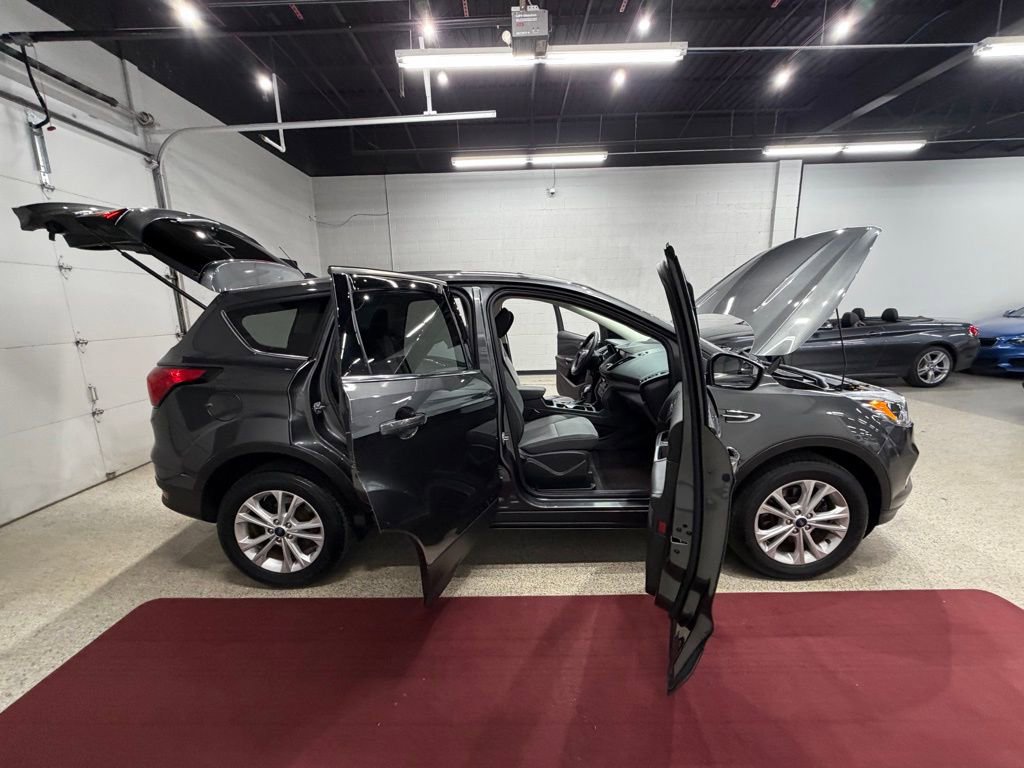 Used 2019 Ford Escape SE image 40