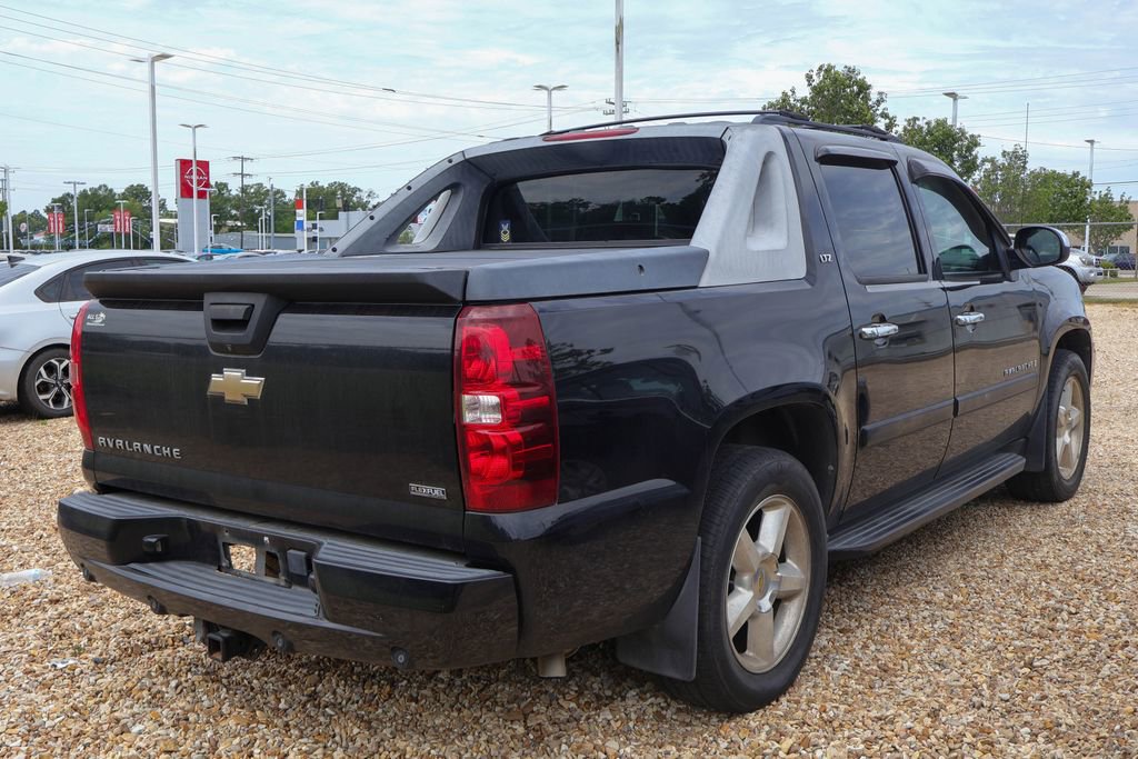 Used 2008 Chevrolet Avalanche LTZ w/ LTZ Preferred Equipment Group RWD image 7