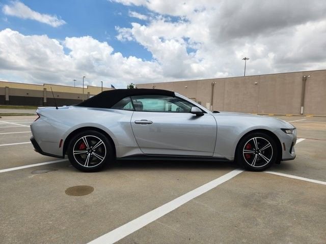 Used 2025 Ford Mustang Premium RWD image 4