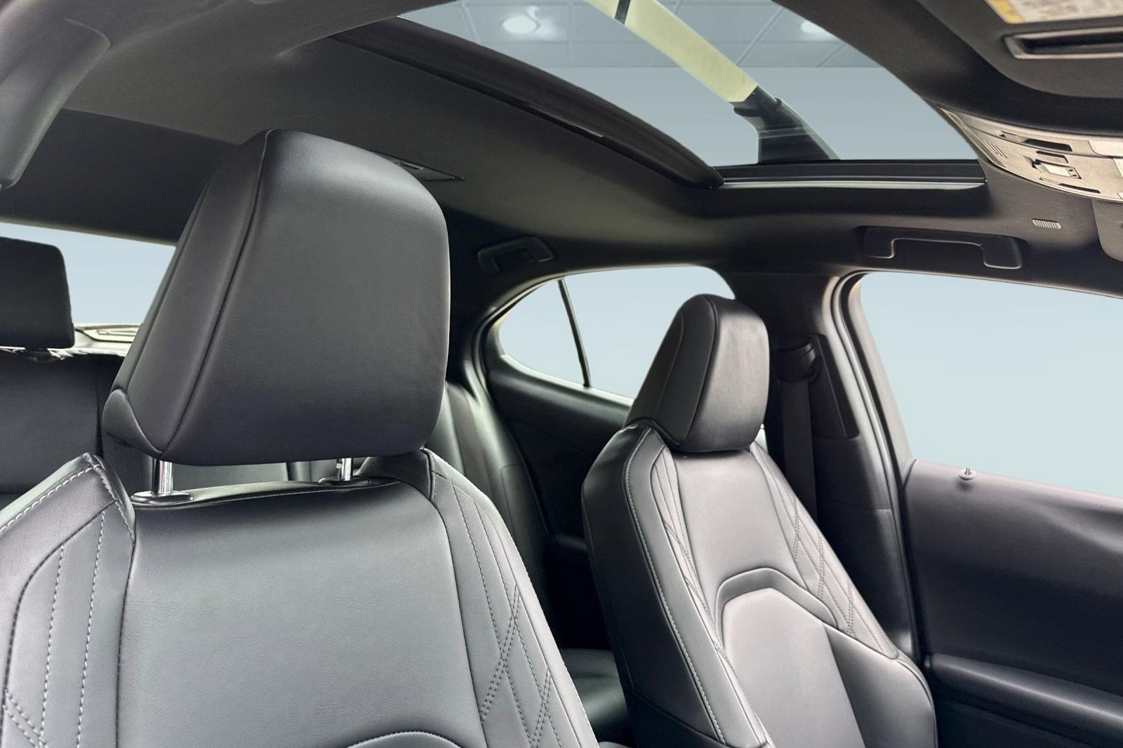 Certified 2025 Lexus UX 300h FWD w/ Accessory Package (Z2) image 15