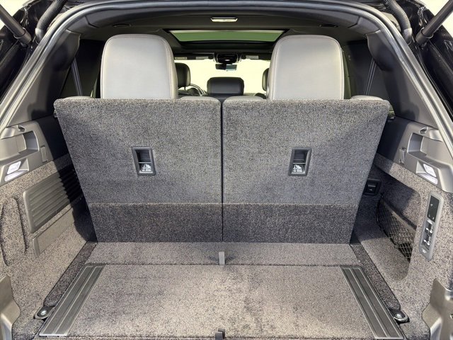 Used 2026 Land Rover Range Rover Long Wheelbase SE image 12