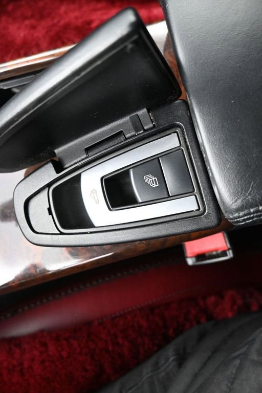 Used 2012 Mercedes-Benz SLK 350 image 18