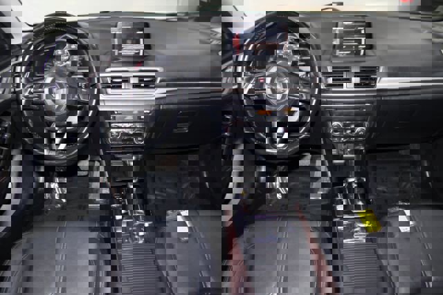 Used 2018 MAZDA MAZDA3 Touring image 2