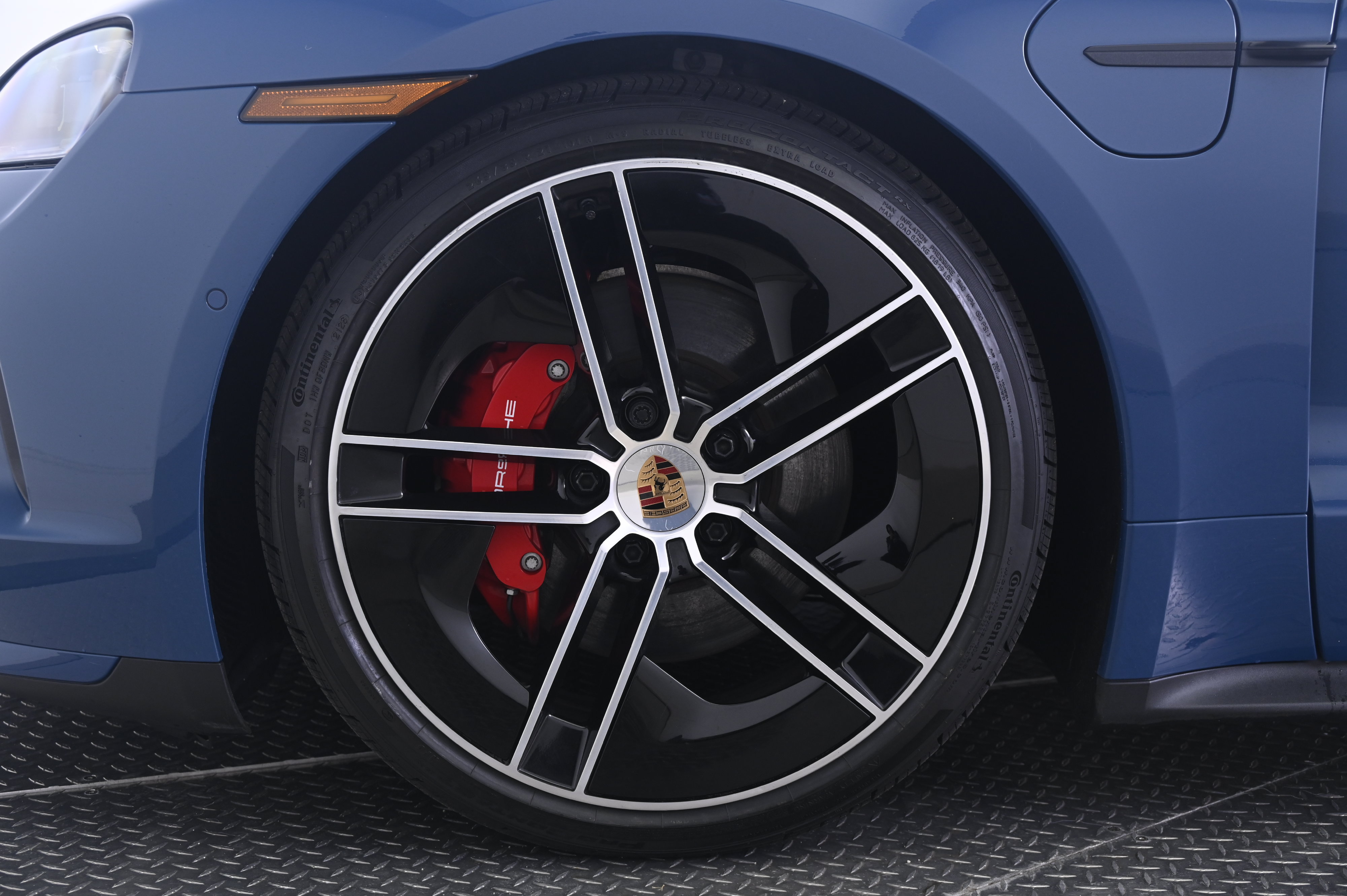 Certified 2025 Porsche Taycan 4S AWD/4WD image 11
