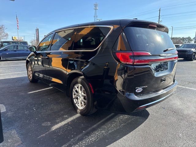 Used 2024 Chrysler Pacifica Touring-L image 25