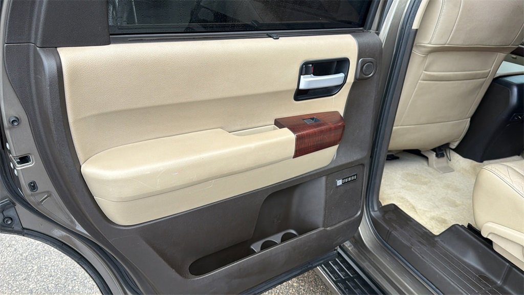 Used 2011 Toyota Sequoia Platinum image 22