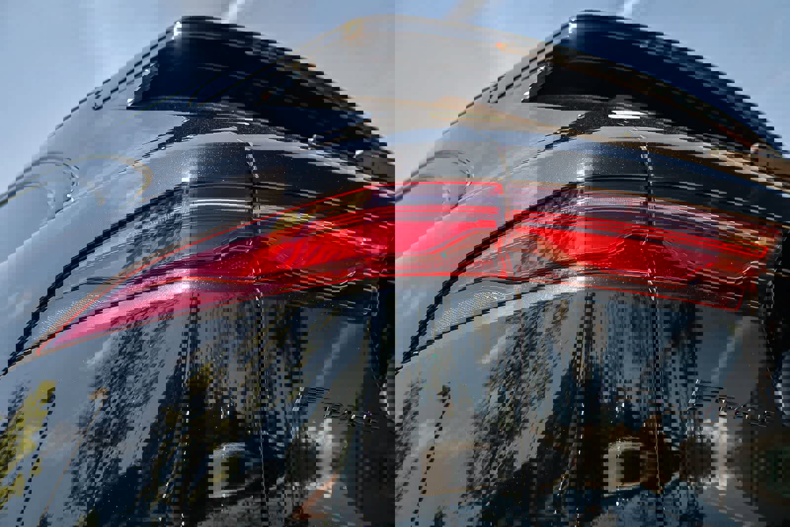 Used 2023 Jaguar F-PACE R-Dynamic S image 7