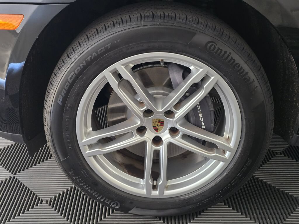 Certified 2024 Porsche Macan AWD/4WD image 6
