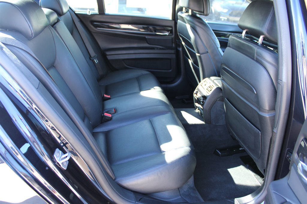Used 2015 BMW 750i RWD image 21