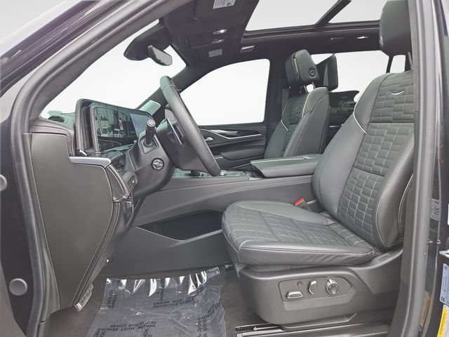 Certified 2024 Cadillac Escalade ESV V AWD/4WD image 18
