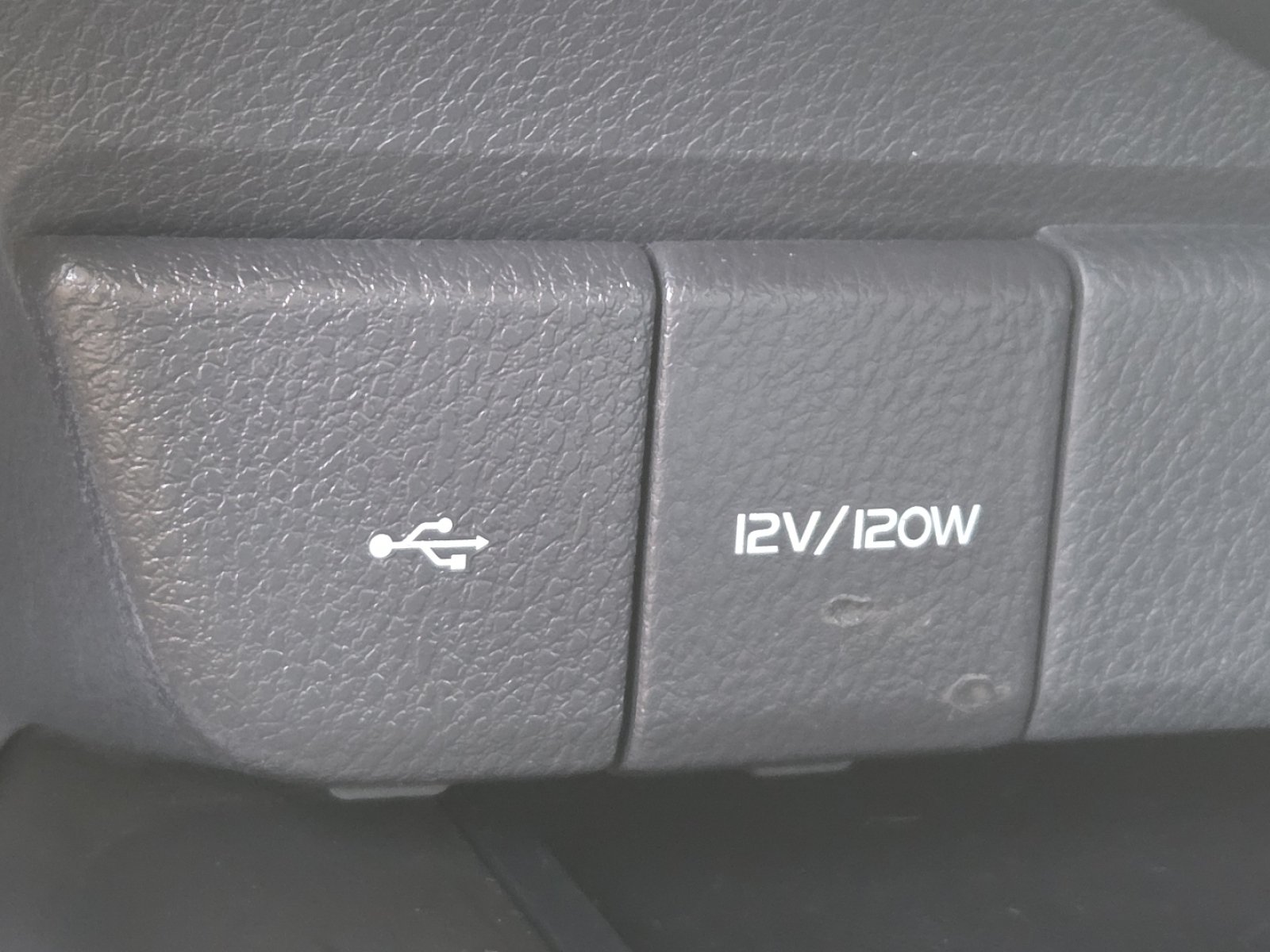 Used 2022 Toyota Camry LE w/ Carpet Mat Package (TMS) FWD image 5