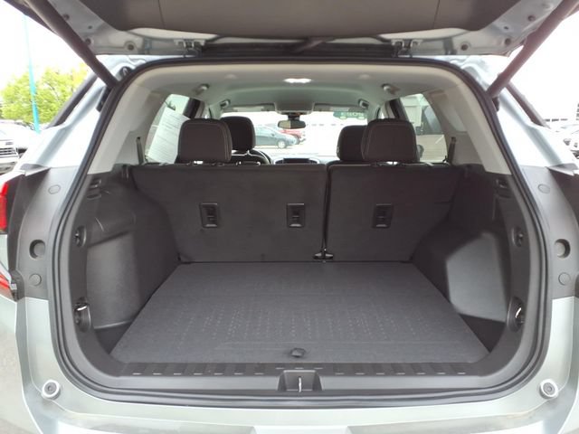 Used 2023 GMC Terrain SLE w/ Driver Convenience Package FWD image 8