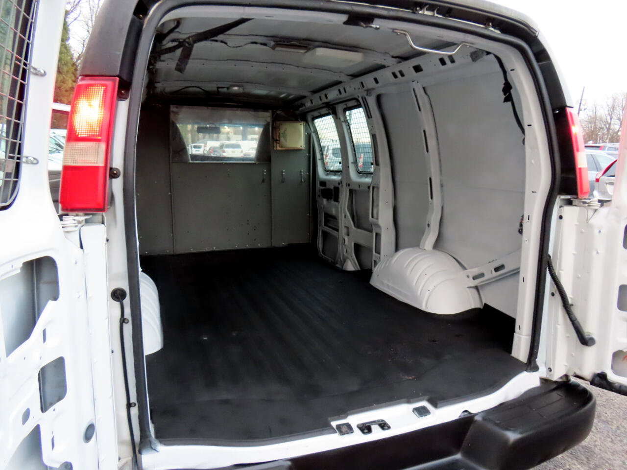 Used 2013 Chevrolet Express 2500 image 15