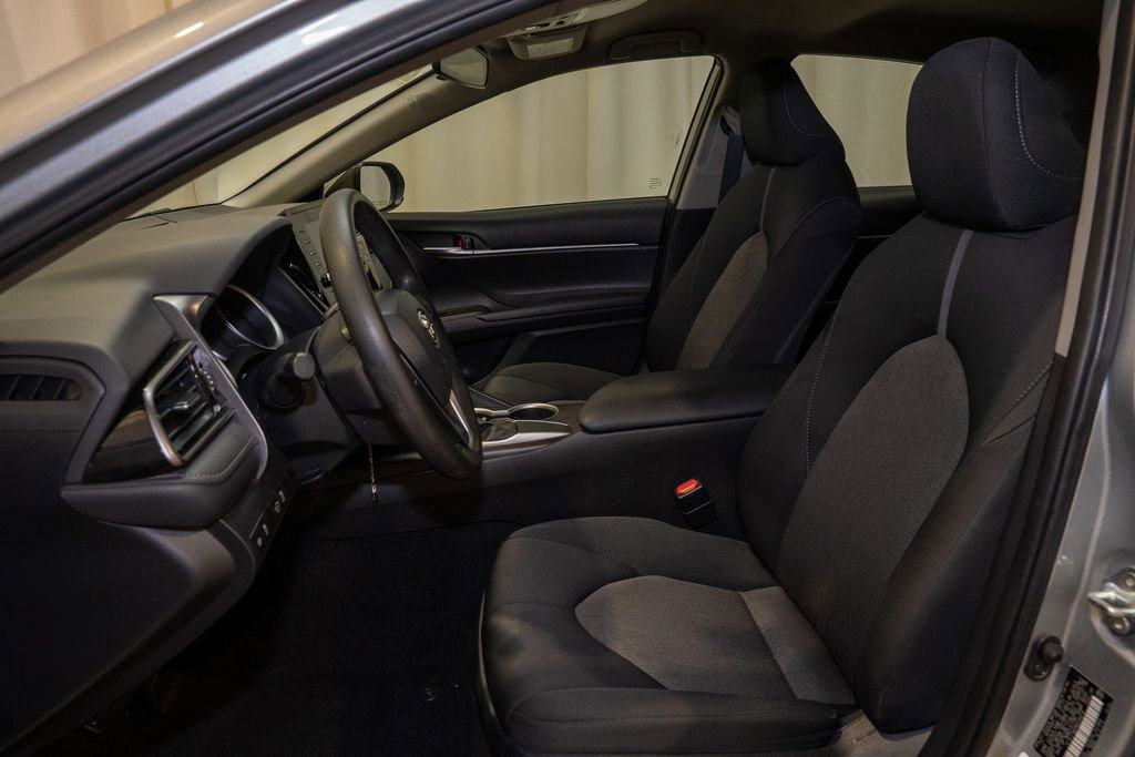 Used 2021 Toyota Camry LE image 9