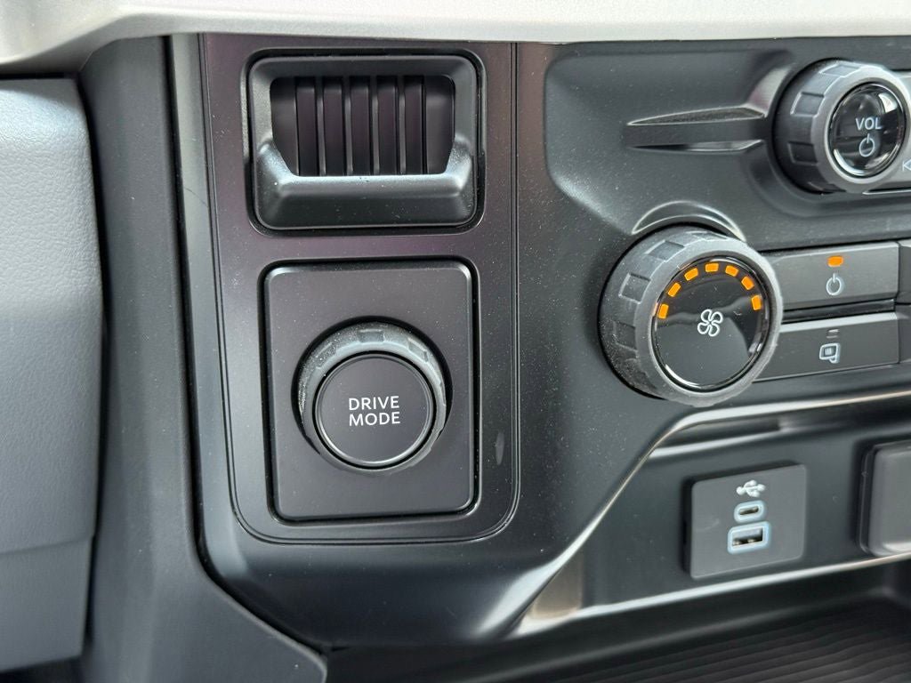 New 2025 Ford F550 2WD Regular Cab Super Duty image 29