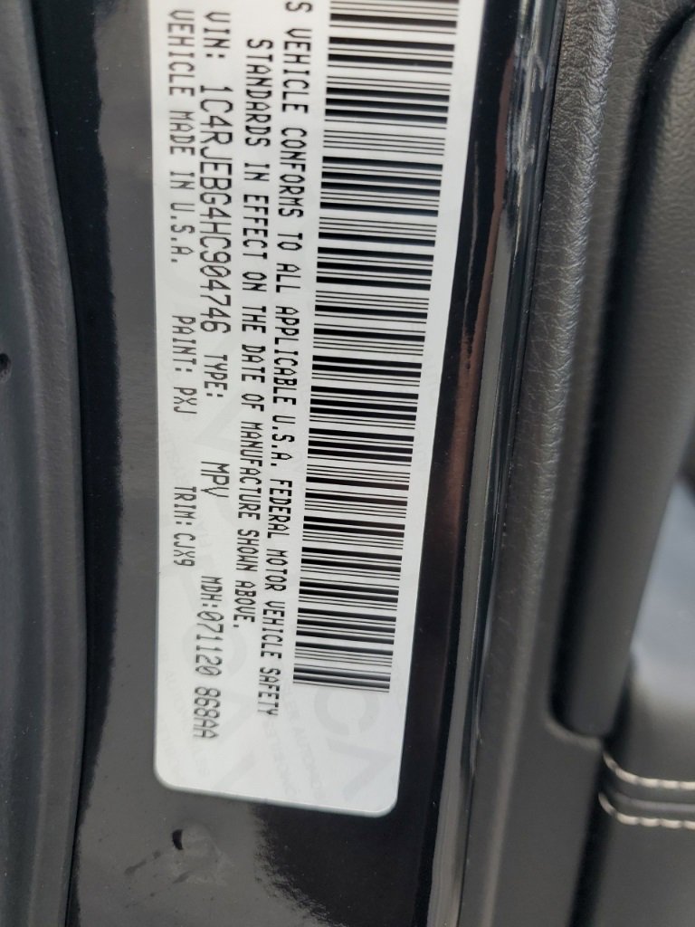 Used 2017 Jeep Grand Cherokee Limited image 9