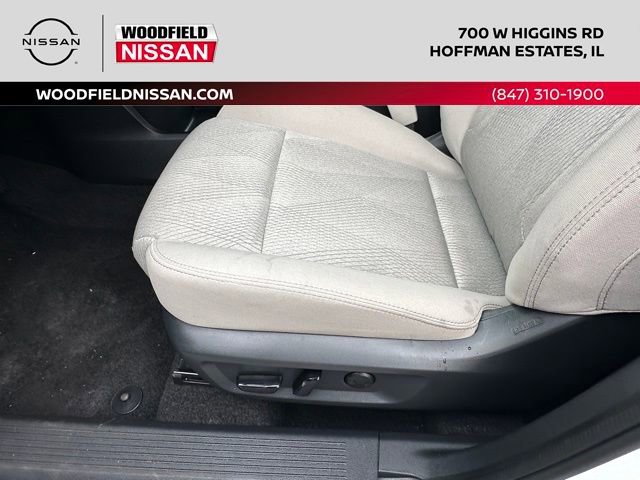 Certified 2025 Nissan Rogue SV image 27