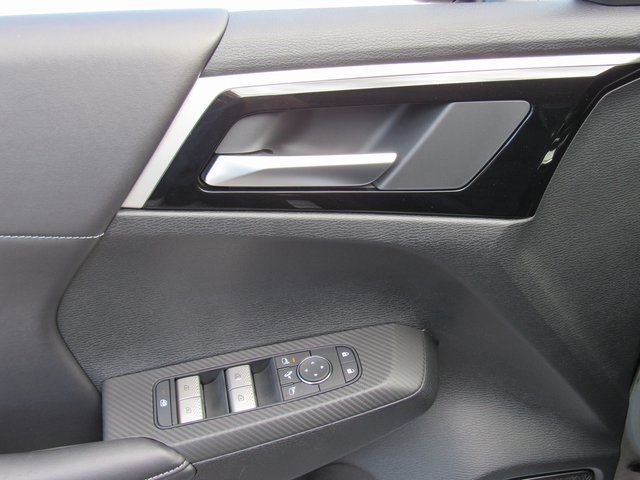 New 2025 Mitsubishi Outlander SE image 12