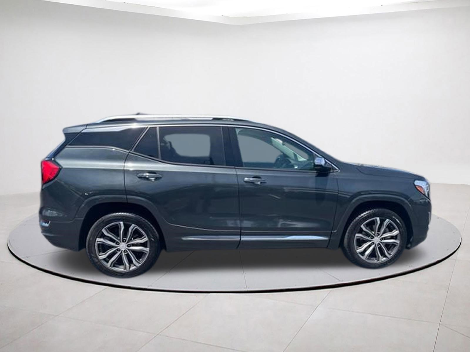 Used 2019 GMC Terrain Denali w/ Advanced Safety Package AWD/4WD image 6