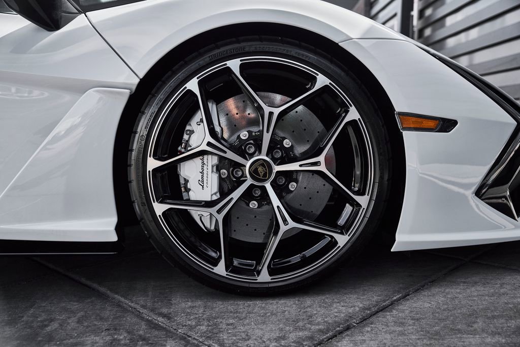 Used 2026 Lamborghini Revuelto AWD/4WD image 30