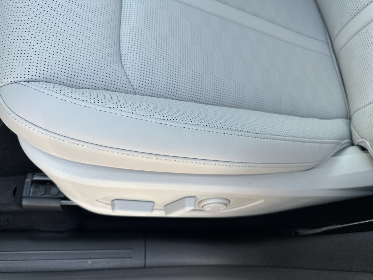 New 2026 Kia Sorento S w/ S Panoramic Sunroof Package FWD image 4