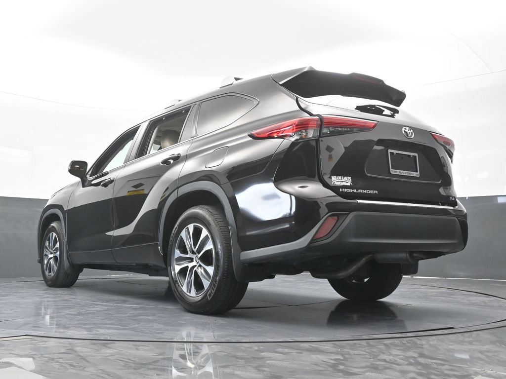 Used 2022 Toyota Highlander XLE FWD image 58