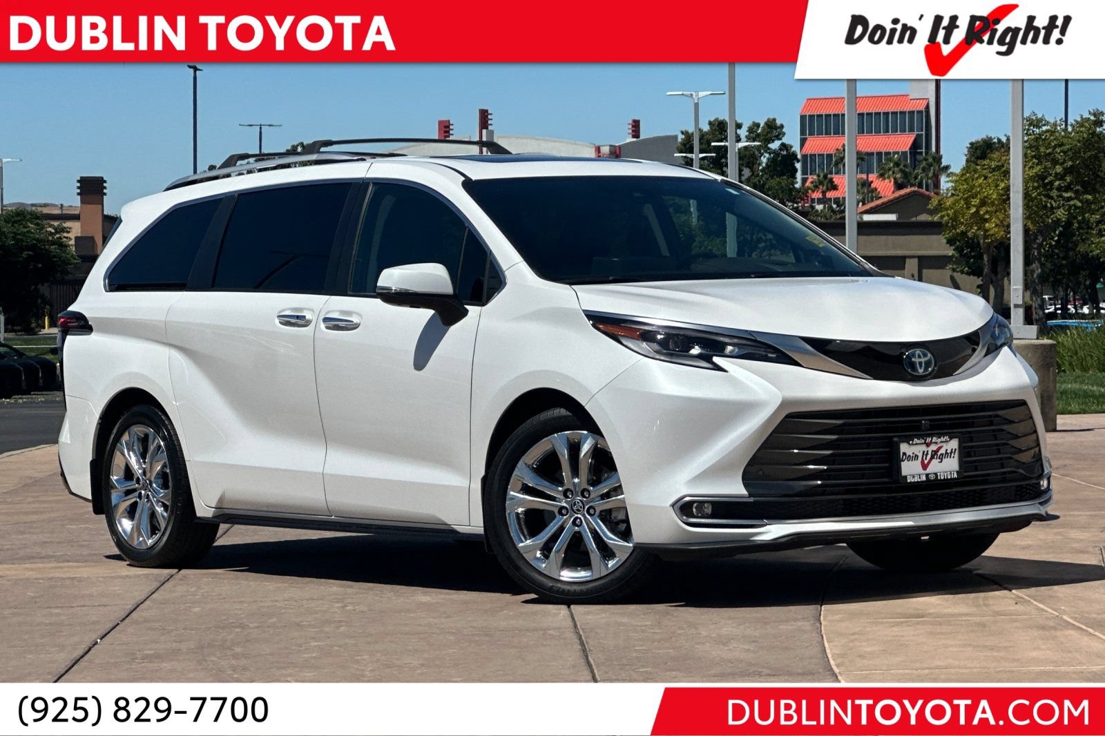 Certified 2023 Toyota Sienna Platinum FWD image 1