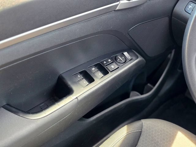 Used 2018 Hyundai Elantra SE FWD image 17